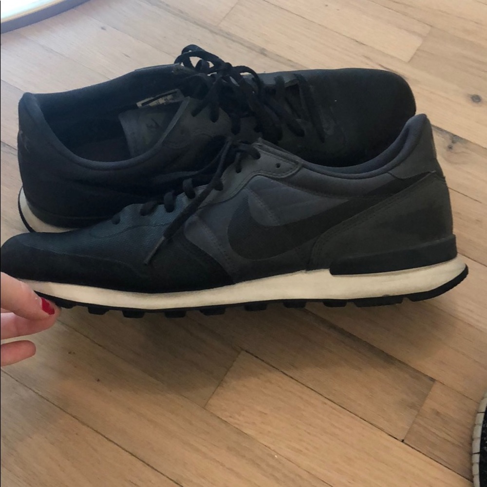 Black Nike Sneakers